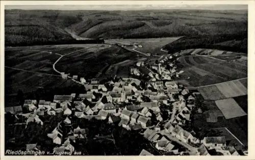 Ak Riedöschingen Blumberg am Schwarzwald, Luftaufnahme von  ländliche Umgebung, Felder, Häuser