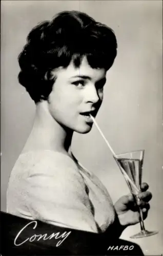 Ak Schauspielerin und Sängerin Cornelia Froboess, Conny, Portrait, Hafbo, Sektglas