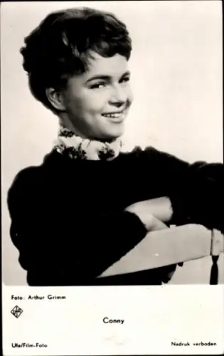 Ak Schauspielerin und Sängerin Cornelia Froboess, Conny, Portrait, UfA