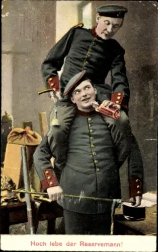 Ak Hoch lebe der Reservemann, Deutsche Soldaten in Uniformen