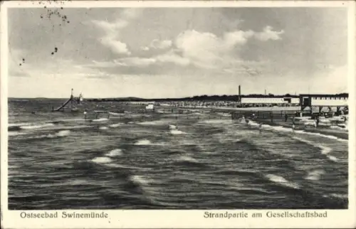 Ak Świnoujście Swinemünde Pommern, Ostseebad  Strandpartie, Gesellschaftsbad, Wasser, Strand