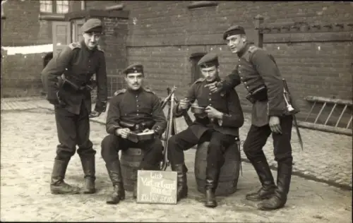 Foto Ak Infanterie-Leib-Regiment, Soldaten, Gruppenbild