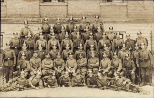 Foto Ak Deutsche Soldaten in Uniform, Gruppenbild