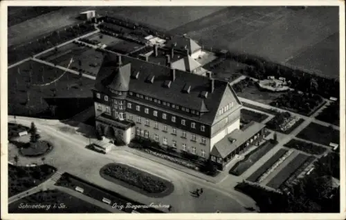 Ak Schneeberg in Sachsen , Fliegeraufnahme, Kurheim Schneeberg