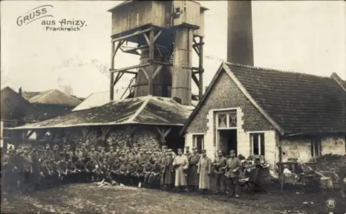 Ak Anizy le Château Aisne, deutsche Soldaten in Uniform, Gruppenbild, Kriegsschauplatz 1. WK