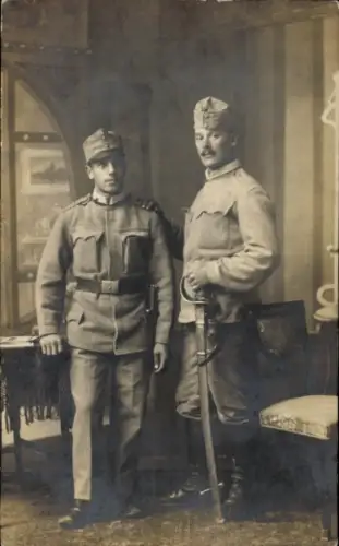 Foto Ak Kuk Soldaten in Uniform, Standportrait, Säbel