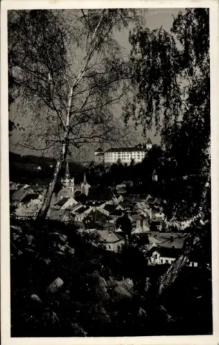 Ak Vimperk Winterberg Böhmerwald Südböhmen, Blick auf  Baum, Häuser, Schloss im Hintergrund