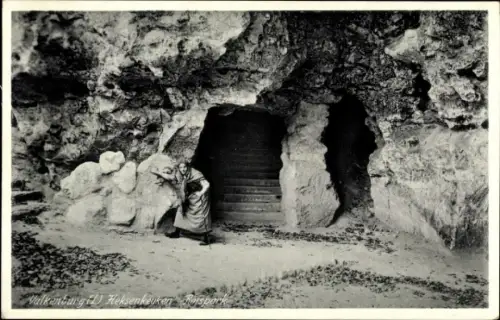 Ak Valkenburg Limburg, Heksenkeuken Rotspark, Hexendarstellerin, Höhleneingang