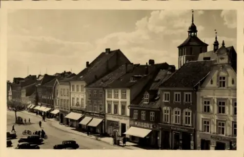 Ak Bartoszyce Bartenstein Ostpreußen, Markt, Geschäftshäuser, Kaiser’s Geschäft