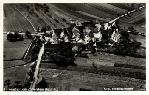 Ak Falkenstein am Zabelstein Donnersdorf im Steigerwald Unterfranken, Luftaufnahme von  Schwarz-W