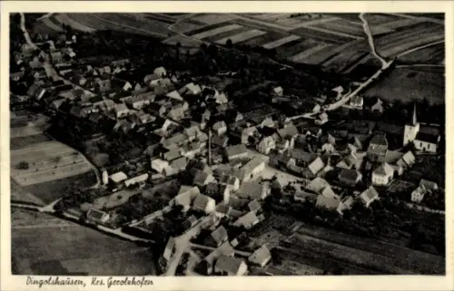 Ak Dingolshausen in Unterfranken, Luftaufnahme von  viele Häuser, Felder, Kirche