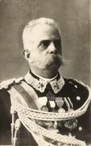 Ak Umberto II, König von Italien, Portrait, Uniform, Orden