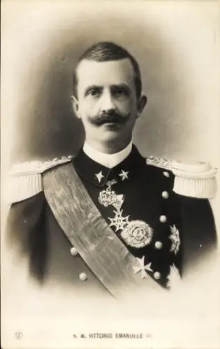 Ak König Vittorio Emanuele III, Portrait in Uniform
