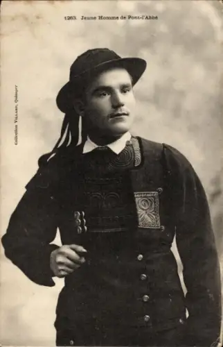 CPA Jeune Homme de Pont-l'Abbé, Mann in Tracht
