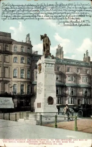 Ak Brighton East Sussex England, Denkmal für das Royal Sussex Regiment, Statue, Blumen, Gedenktaf