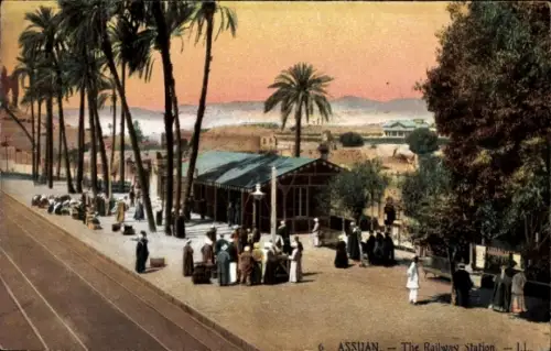 Ak Assouan Assuan Ägypten, Bahnhof, Palmen, Menschen, Landschaft, Assuan