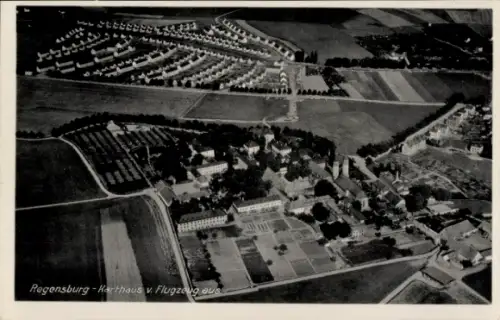 Ak Regensburg an der Donau Oberpfalz, Luftaufnahme von Regensburg-Harthaus, Wohnsiedlungen, Felde