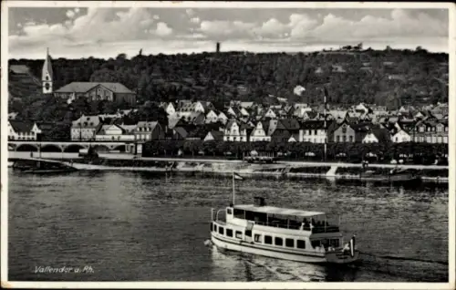 Ak Vallendar am Rhein, Vallendar am Rhein, Schiffe, Häuser, Kirche, Flusslandschaft
