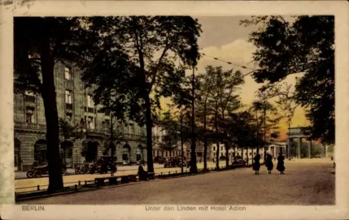 Ak Berlin Mitte, Unter den Linden, Hotel Adlon