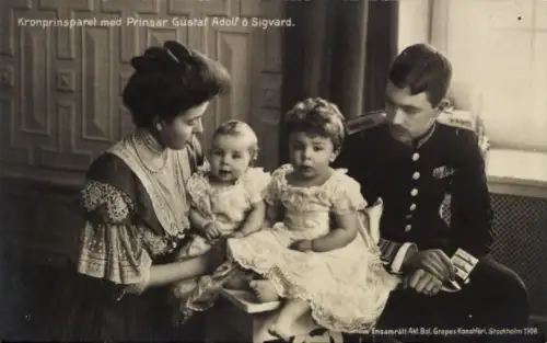 Ak Kronprinz Gustaf Adolf, Kronprinzessin Margaret, Prinzen Gustaf Adolf, Sigvard