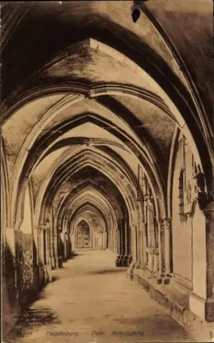 Ak Magdeburg an der Elbe,  Dom Kreuzgang,  Architektur, gotische Bögen