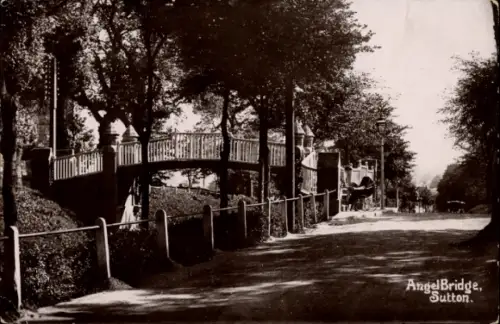PC Sutton London England, Angel-Bridge