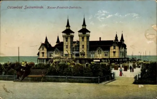 Ak Świnoujście Swinemünde Pommern, Kaiser Friedrich Seebrücke