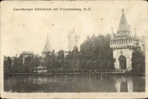 Ak Laxenburg in Niederösterreich, Laxenburger Schloßteich, Franzensburg, N.-Ö., Boot auf dem Wass