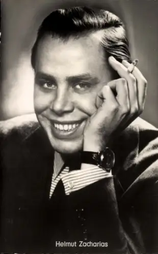 Ak Schauspieler Helmut Zacharias, Portrait mit Zigarette