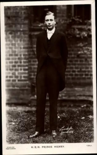 Ak Prinz Henry, Portrait