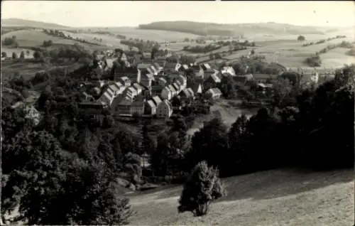 Ak Lauenstein Altenberg im Erzgebirge, Schöne Aussicht auf ein Dorf, umgeben von Hügeln, histo...