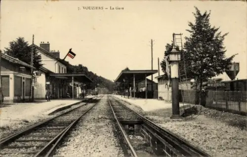 Ak Vouziers Ardennes, Bahnhof Gleisseite, 1. WK