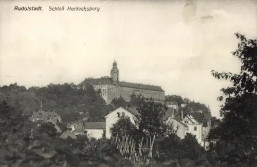 Ak Rudolstadt in Thüringen, Schloss Heidecksburg,  Häuser im Vordergrund