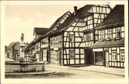 Ak Ummerstadt Thüringen, Fachwerkhäuser, Brunnen