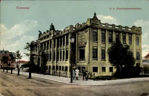 Ak Chomutov Komotau Region Aussig, K. k. Staatsgewerbeschule,  Gebäude, Straßenansicht