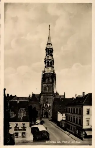 Ak Zwickau in Sachsen, Partie am Dom, Kirchturm, Gebäude, Straße, Schwarz-Weiß, Historisch
