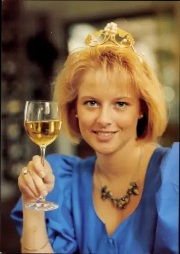 Autogrammkarte Fränkische Weinkönigin Tanja Elflein, Portrait, Autogramm