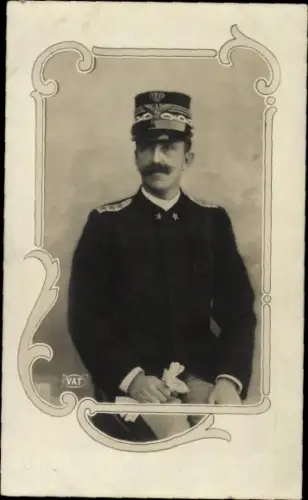 Passepartout Ak König Viktor Emanuel III. von Italien, Portrait in Uniform