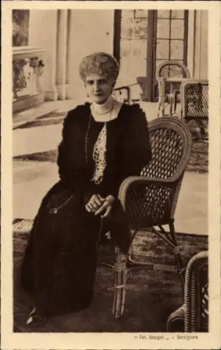 Ak Königin von Italien, Portrait