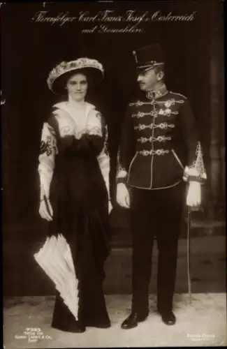Ak Kaiser Karl I. von Österreich Ungarn mit Gemahlin Kaiserin Zita Bourbon-Parma, Husarenuniform