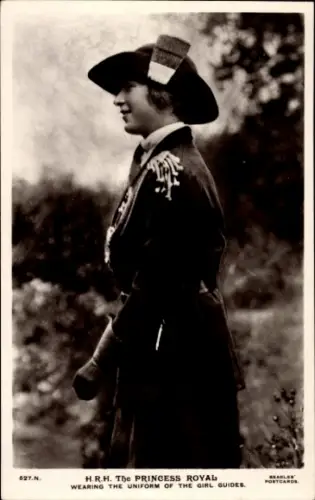 Ak Prinzessin Mary, die Princess Royal und Countess of Harewood, in der Uniform der Girl Guides