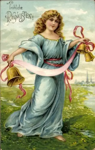 Präge Ak Frohe Pfingsten, Mädchen mit Glocken auf einer Wiese