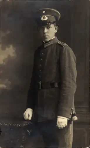 Foto Ak Deutscher Soldat in Uniform, Portrait