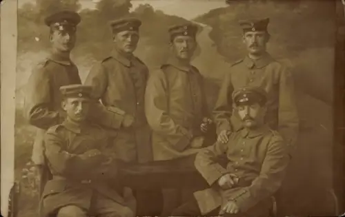 Foto Ak Deutsche Soldaten in Uniform, Gruppenbild