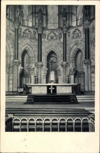 Ak Magdeburg an der Elbe, Hochaltar, Dom zu  Statuen, Kreuz, Kirchenraum