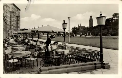 Ak Leipzig in Sachsen, HO Ring Café am Roßplatz, Terrasse
