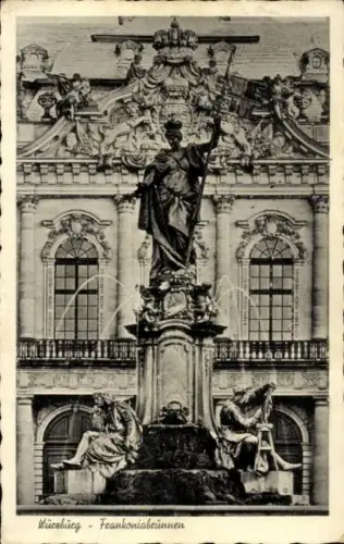 Ak Würzburg am Main Unterfranken, Statue,  Gebäude, Schriftzug 'Würzburg - Frankoniabcünnen'