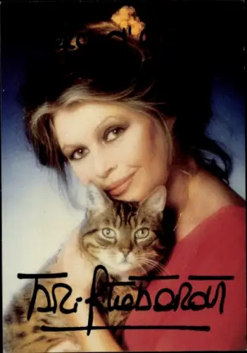 Ak Schauspielerin Brigitte Bardot, Portrait mit Katze, Fondation Brigitte Bardot, Autogramm