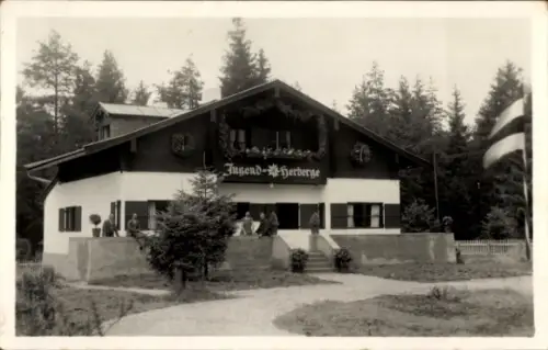 Ak Kufstein in Tirol, Jugendherberge, Wald, Menschen, Flagge