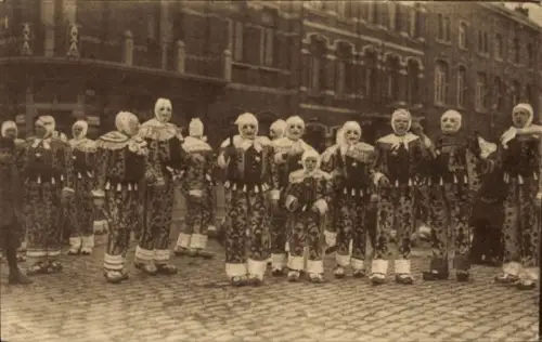 CPA Binche Wallonie Hainaut, Carnaval, Société de Gilles avec le masque, le matin
